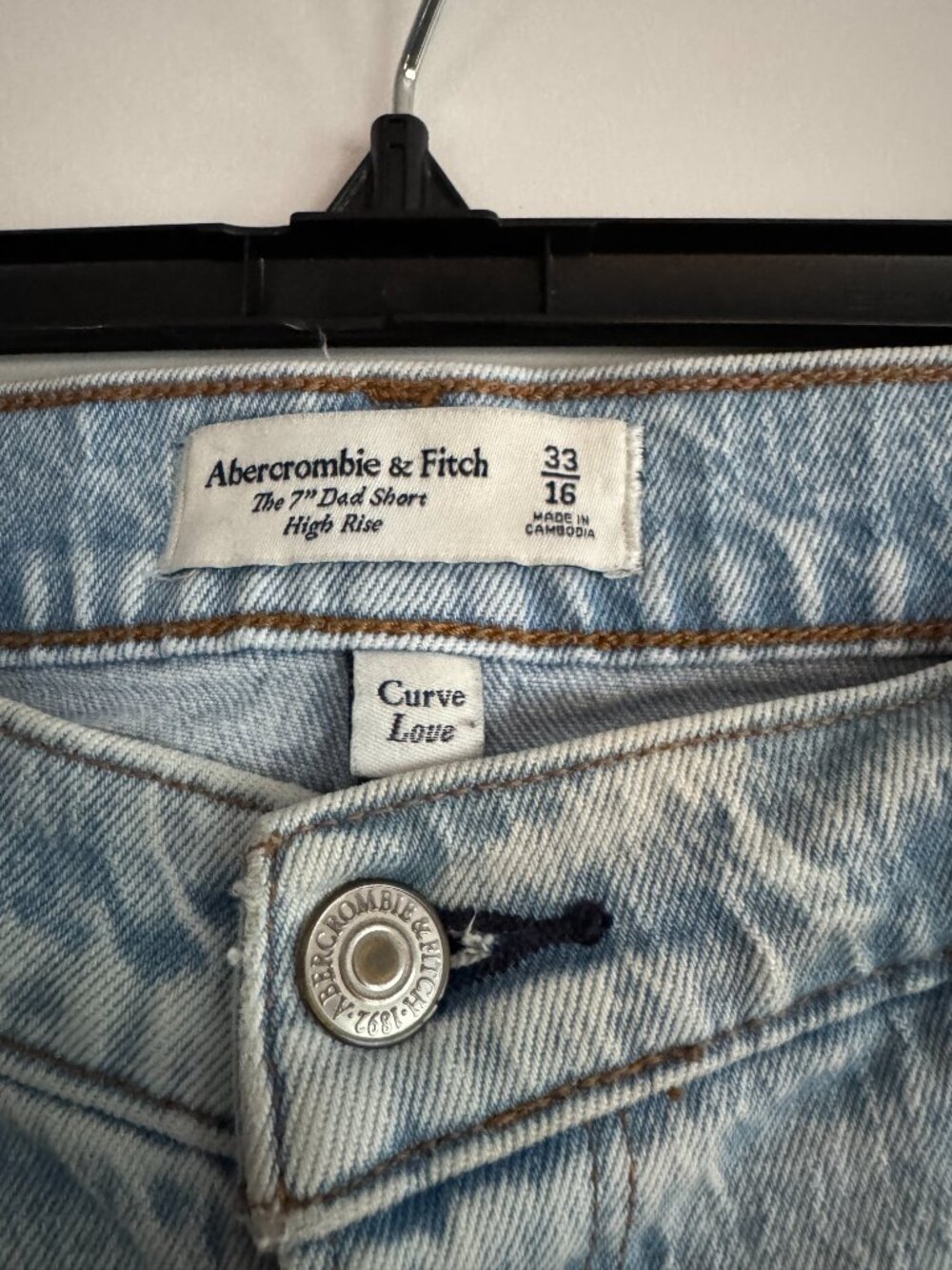 Abercrombie & Fitch The 7" Dad Short High Rise Curve Love Light Wash Size 33 - Picture 2 of 4